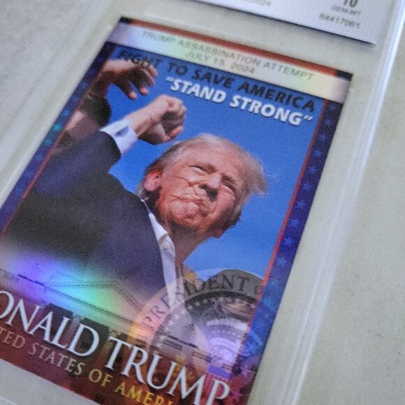 DONALD TRUMP Assassination Attempt Photo Official Trading Card  nwt - Picture 3 of 4